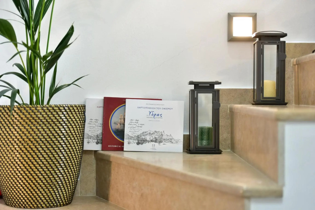 Hydra Art Suites