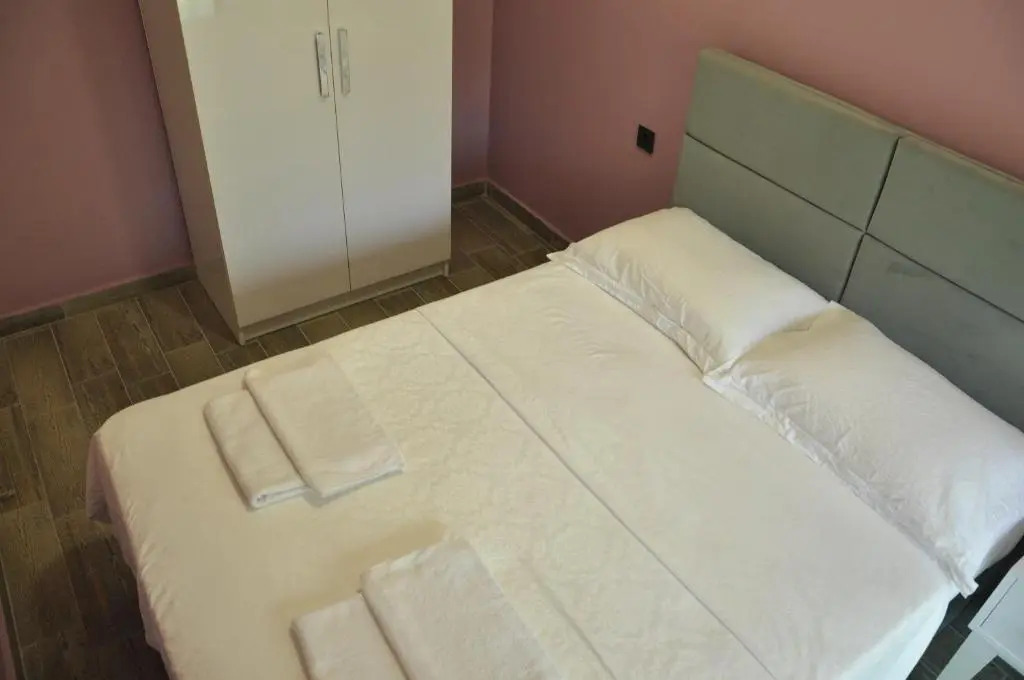 X SUITE APART