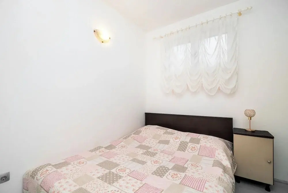 Apartment and Rooms Radojka