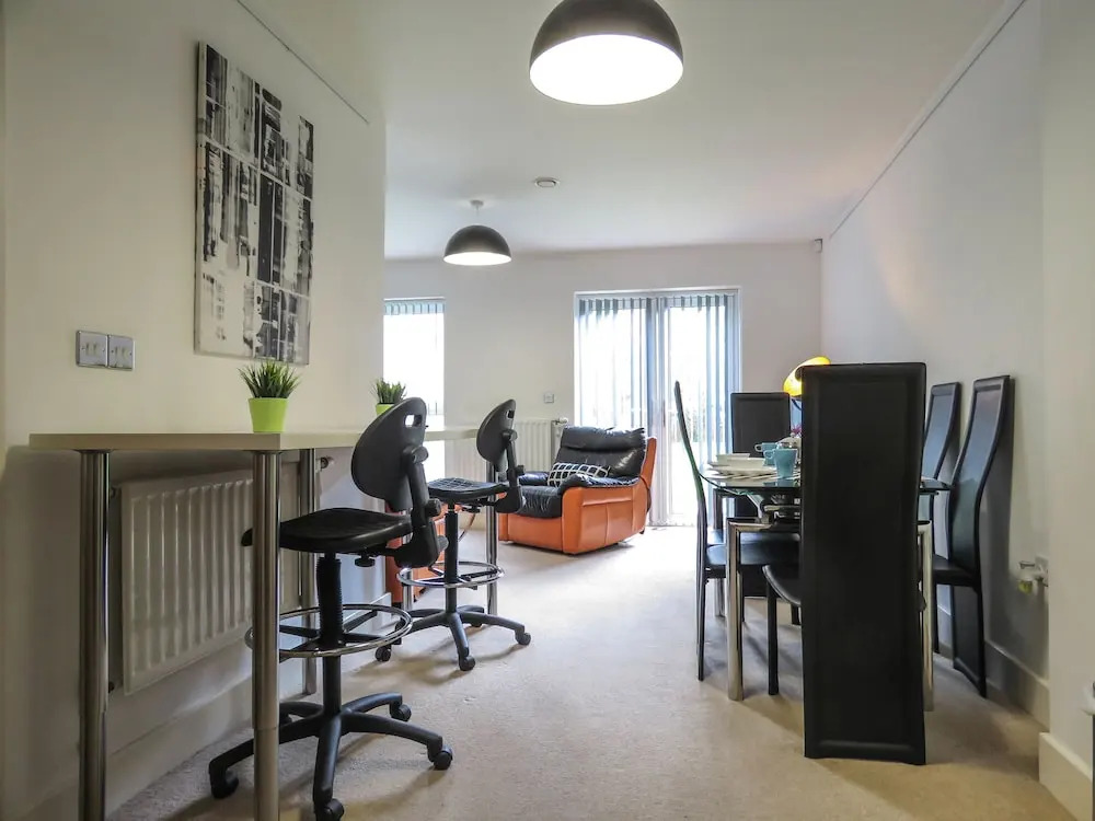 Tudors eSuites Park Central Townhouse Garden and Parking
