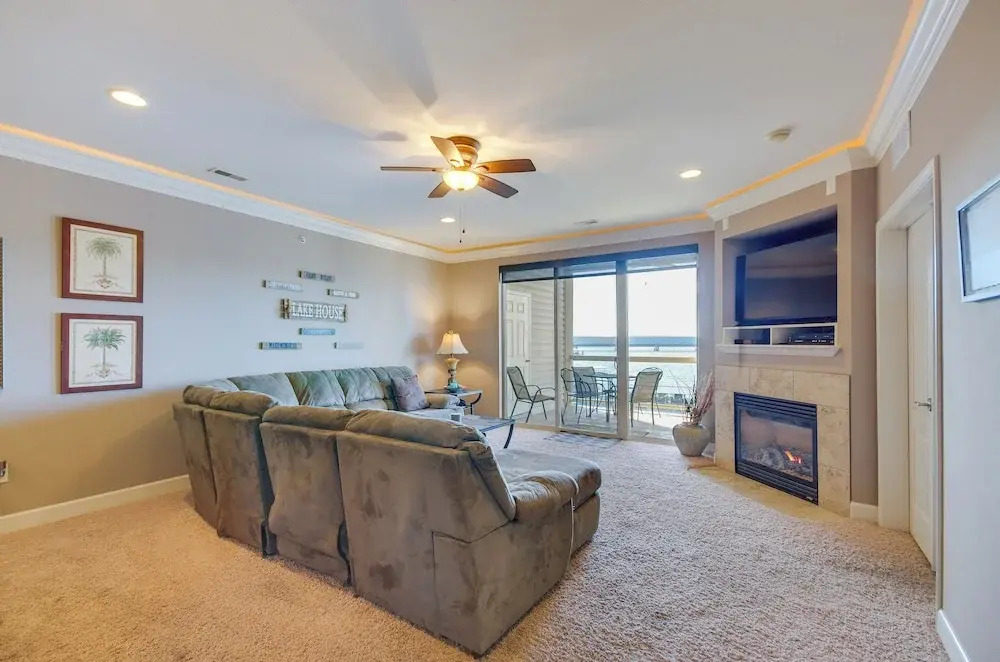 Waterfront Osage Beach Condo w/ Patio & Grill