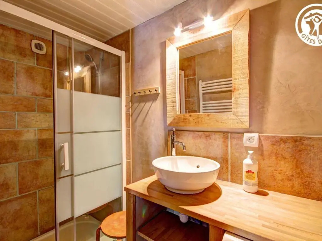 Gîte confortable avec vue imprenable près de Saint-Étienne - FR-1-496-38