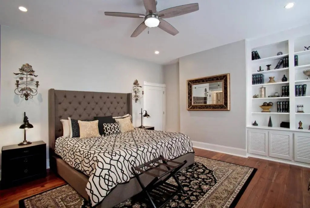 Newly Renovated 4 bed 3 bath and 2 Parking Spots