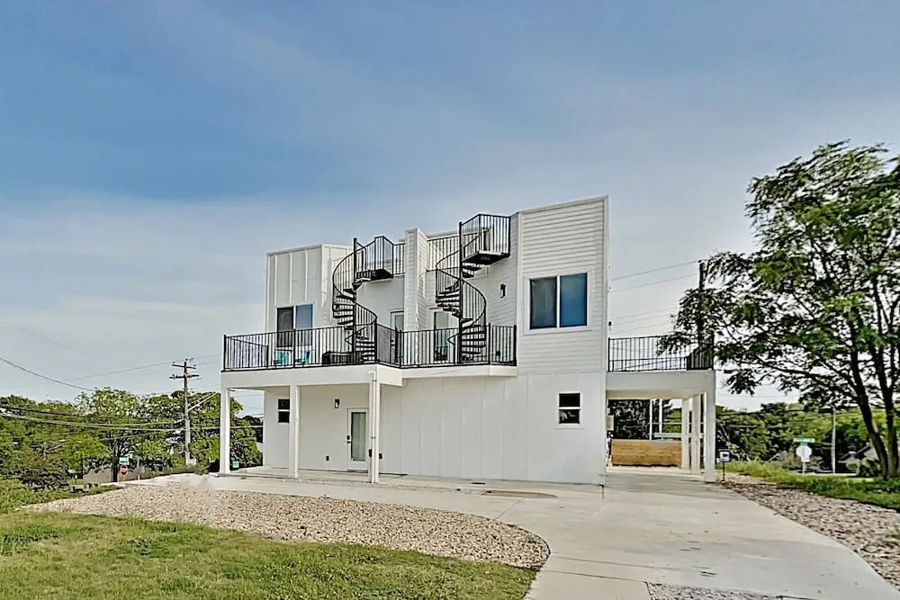 Lavish Eastside W/ Private Rooftop Deck 2 Bedroom Condo