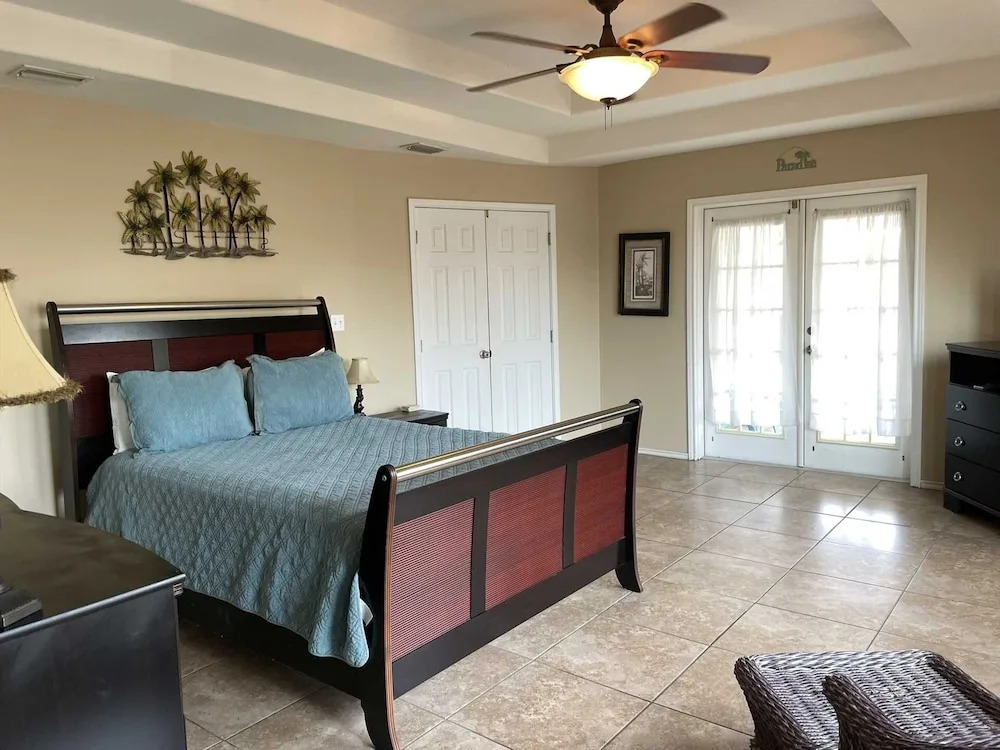 126 E Pike 4 Bedroom Home by RedAwning