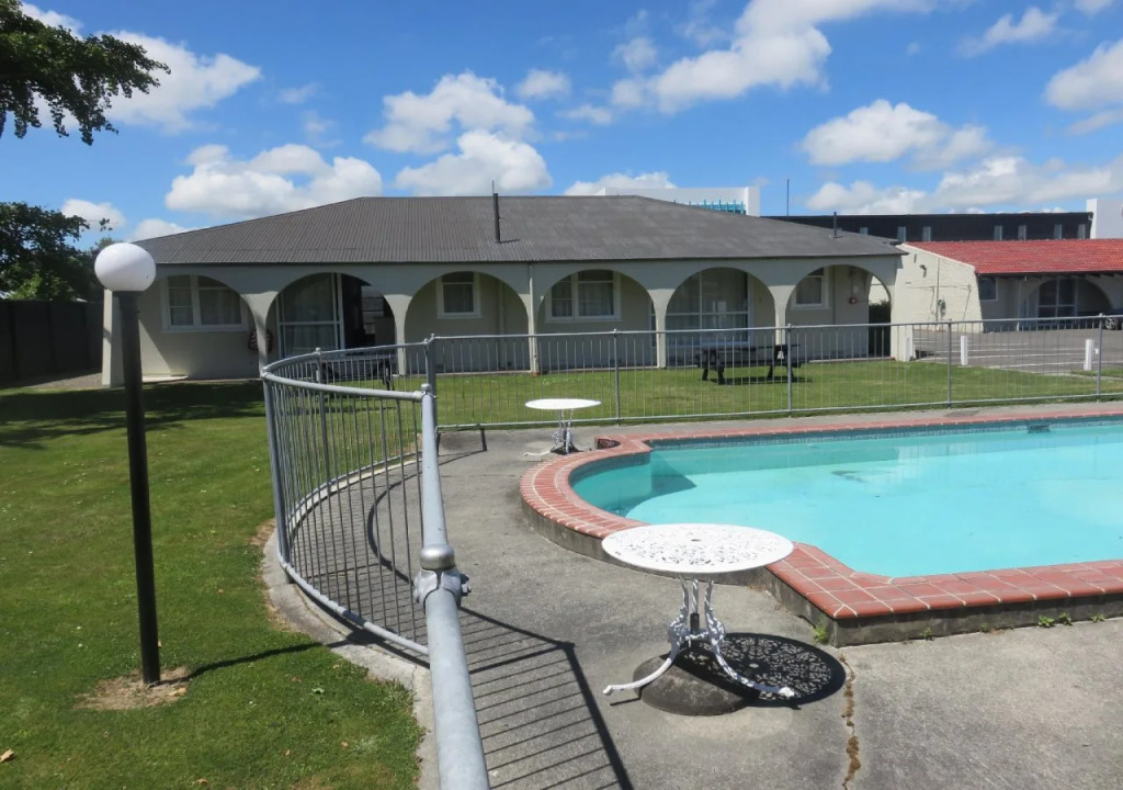 Aztec Motel