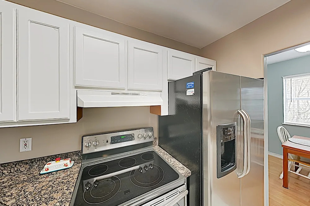Walk To Beach! All-suite W/ Private Backyard 2 Bedroom Condo
