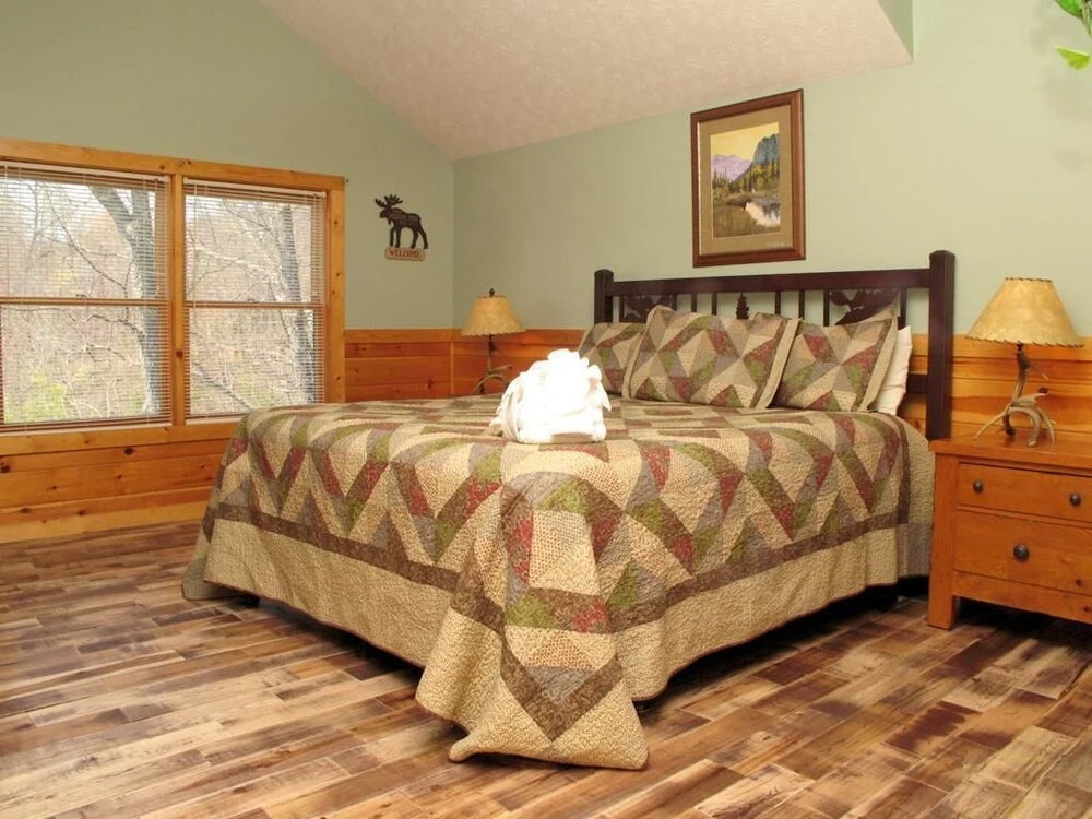 Whisper Mountain 2 Bedroom Home with Hot Tub