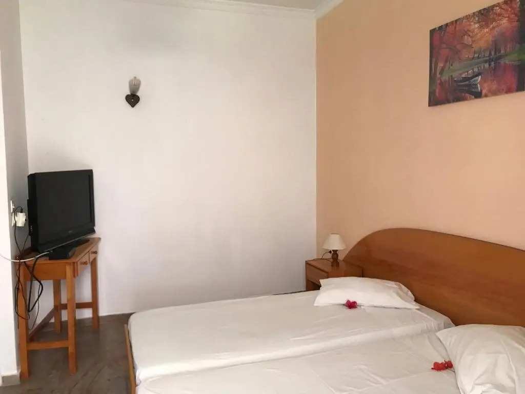 Loula's Apartments