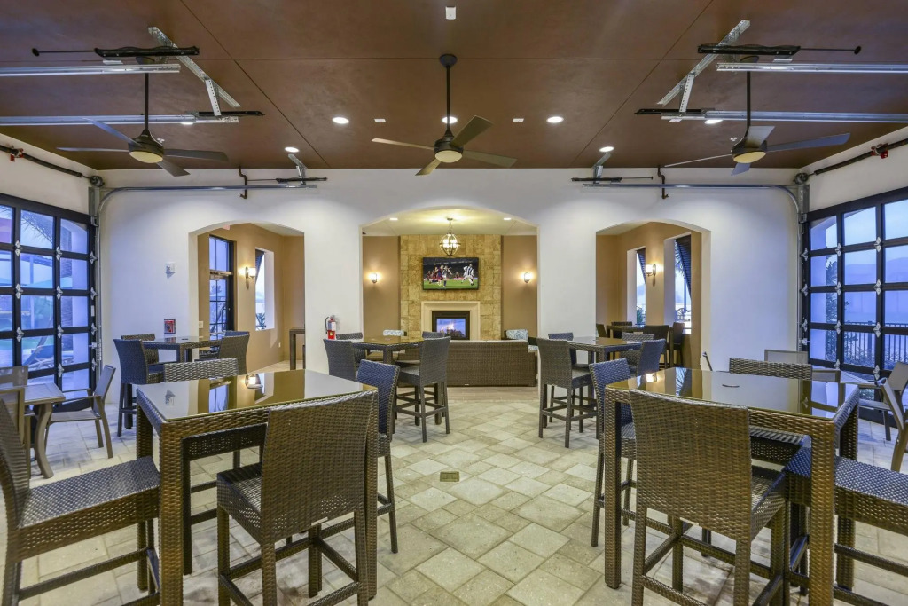 Relaxing Family Home with Pool at Windsor Resort 901