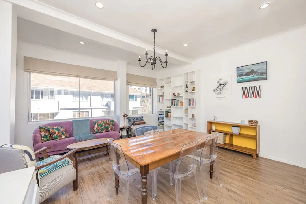 Amazing 2 Bedroom Apartment With Mountain Views on Kloof Street
