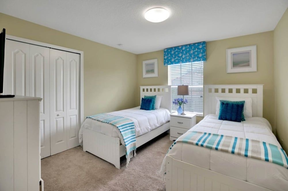Paradise Palms - 3087 Beach Palm Avenue