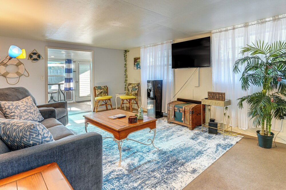 Sun & Sand in St Pete! Family Home w/ Tiki Bar