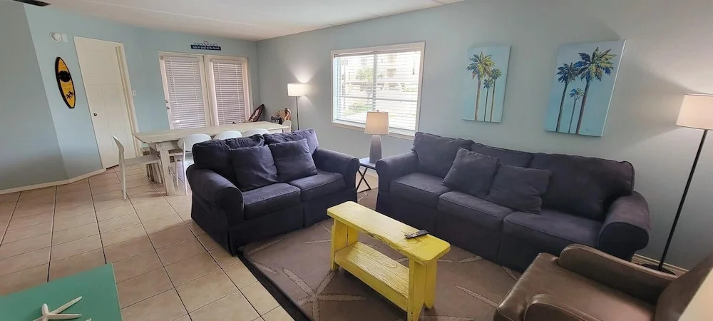 50 Yards to Beach Oversized W/pool Very Clean 2 Bedroom Home by Redawning