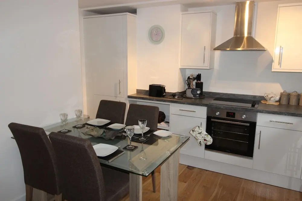 Flat 1 Palm Court