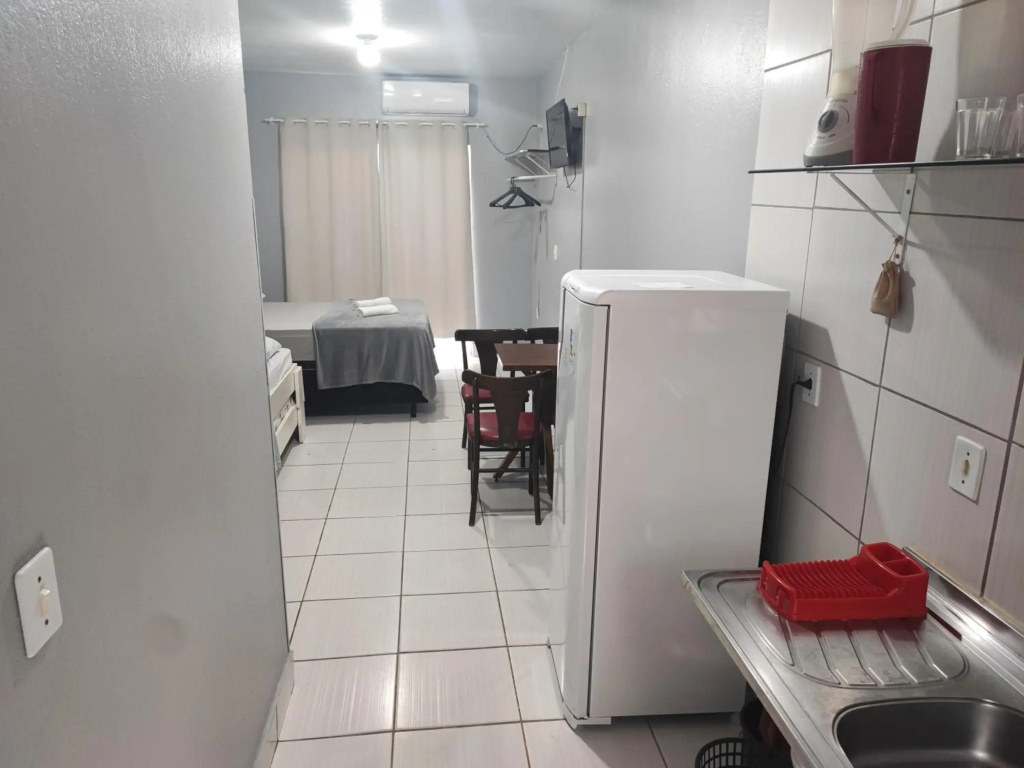 Estúdios Individual na Meia Praia ar, wifi, vaga, cozinha, tv smart - 10 x no cartão sem juros