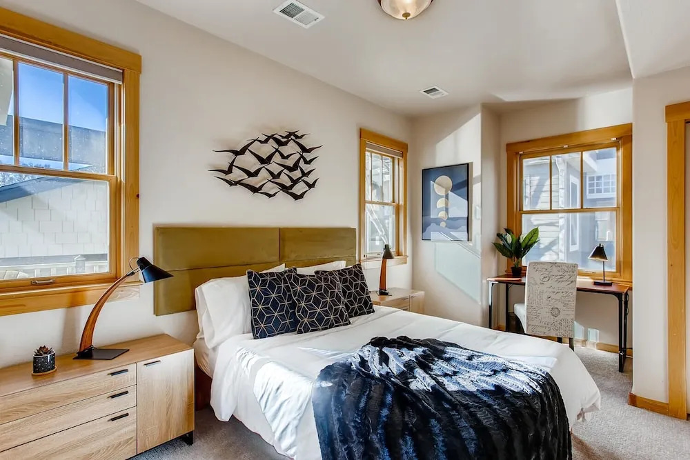 Brilliant Posh Home - Backs to Poudre River Trail