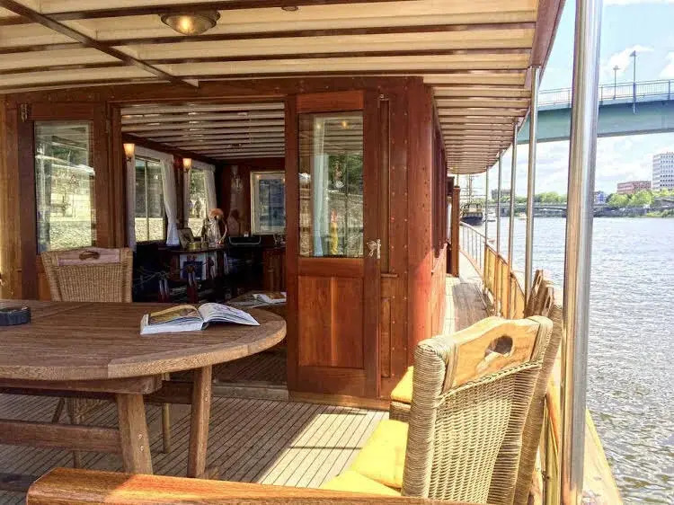 Hotelschiff Nedeva Bremen