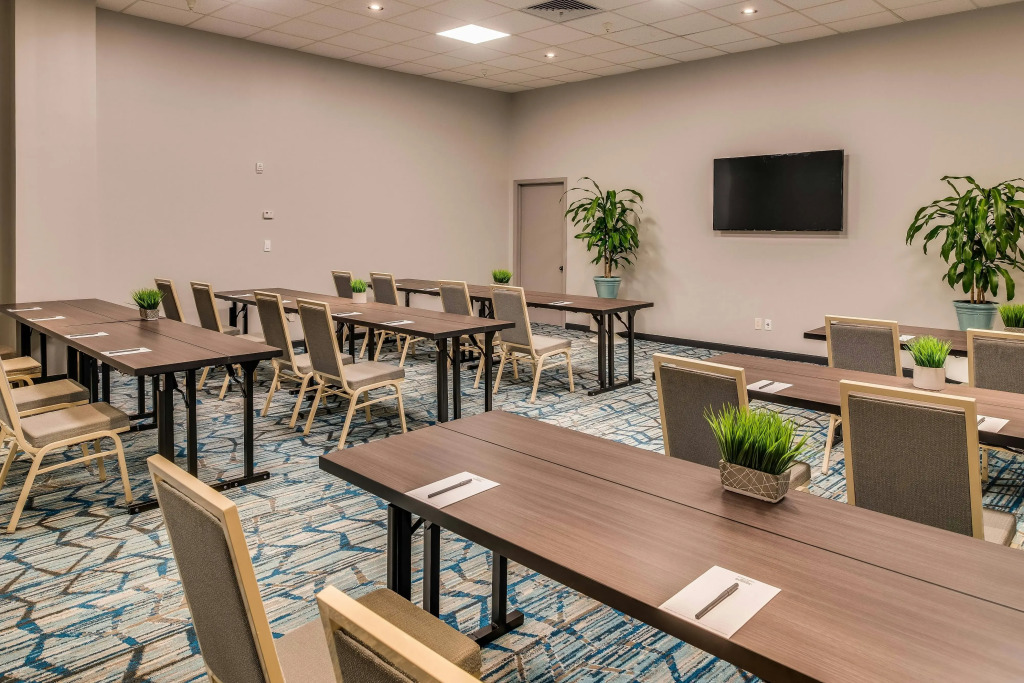 Courtyard by Marriott King Kamehamehas Kona Beach Hotel