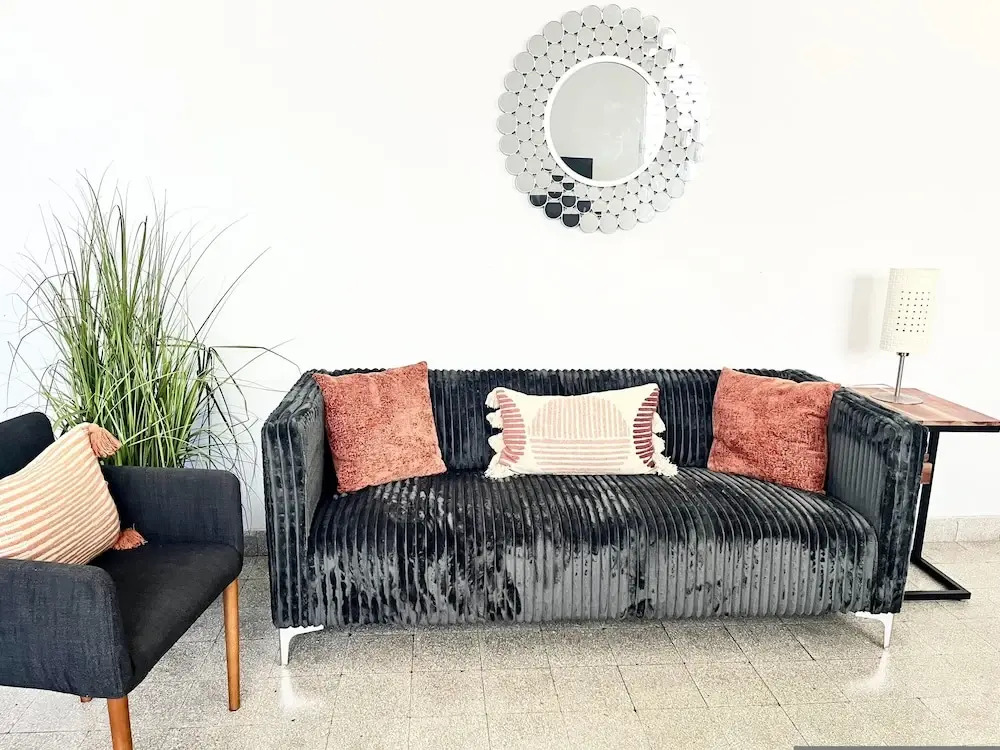 3BR 2BA Balconies Hip Lo za Beach Caf s