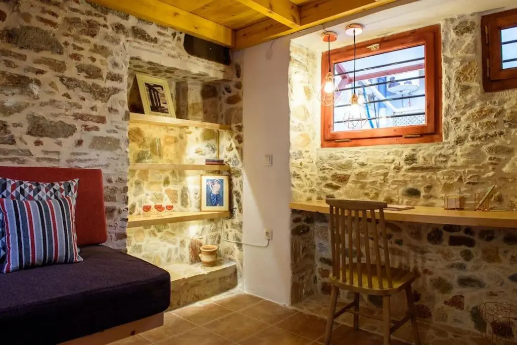 Lavrio stone house 5 min from the centre/port