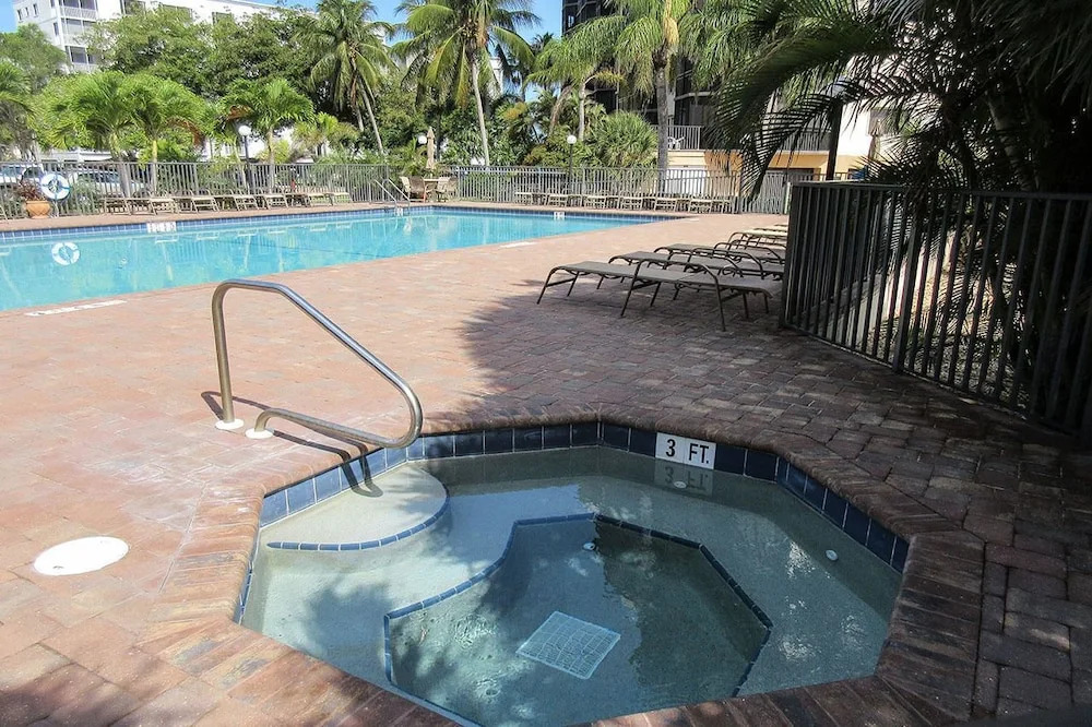 Harbour Pointe 1014 2 Bedrooms 2 Bathrooms Condo