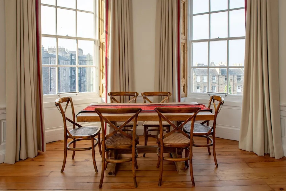 Stunning 4 Bedroom Central Edinburgh