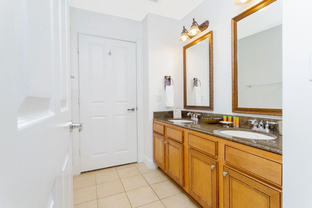 Gorgeous 3Bd Close to Disney Reunion Resort 1596