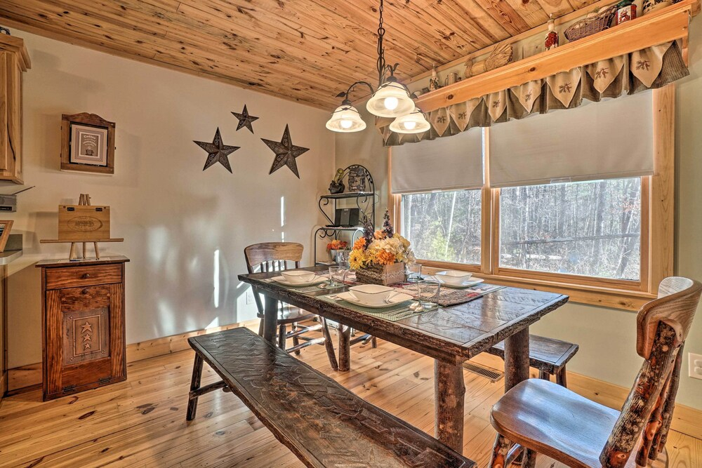 Outdoor Adventure - Charming Cabin w/ Hot Tub