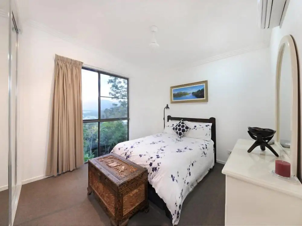 Hilltop Views - Cannonvale