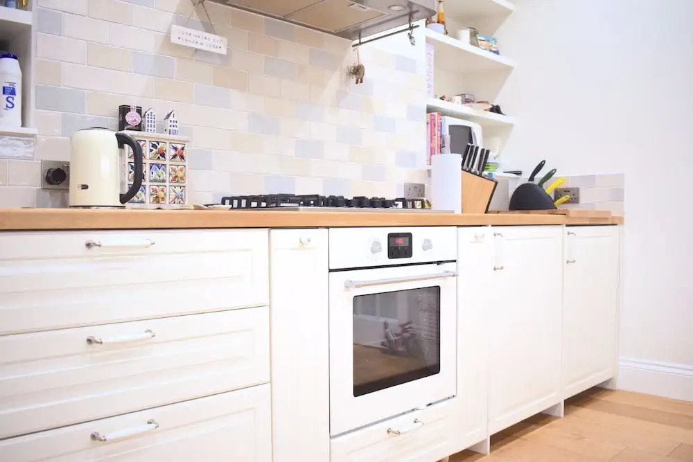 2 Bedroom Victorian Flat in Zone 1 Sleeps 4