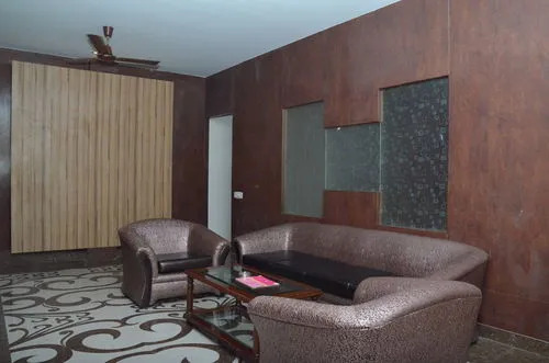 Hotel Melrose Inn - Near Railway Station , Aligarh
