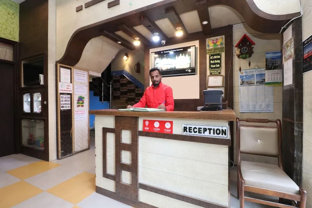 OYO 30100 Lucky Guest House