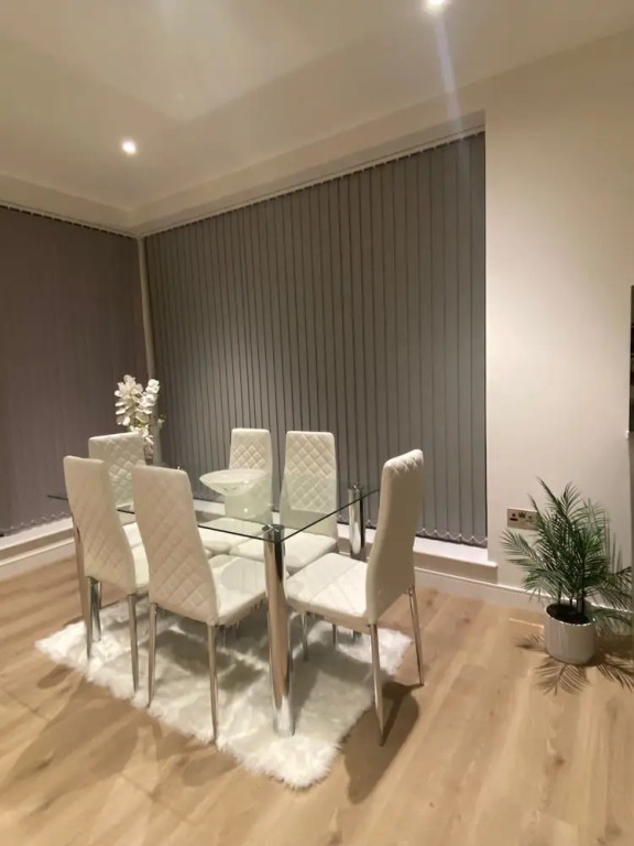 Marvelous 3 Bed Penthouse in Kewbridge