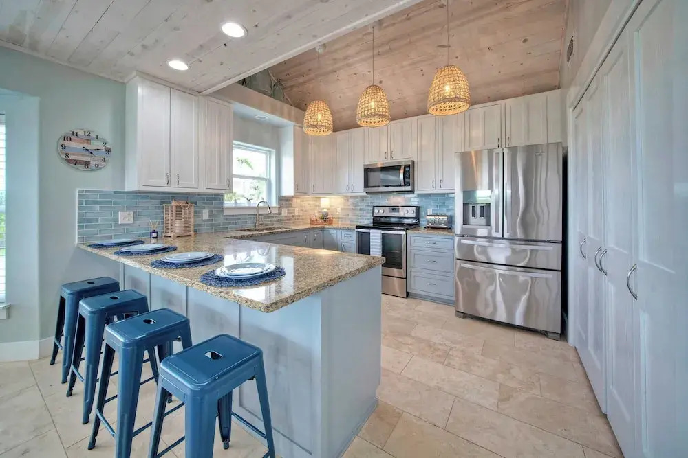 Sleeps 22 2 Homes w/ Private Pool, Game Room, Nature Views 7 BDR Avantstay