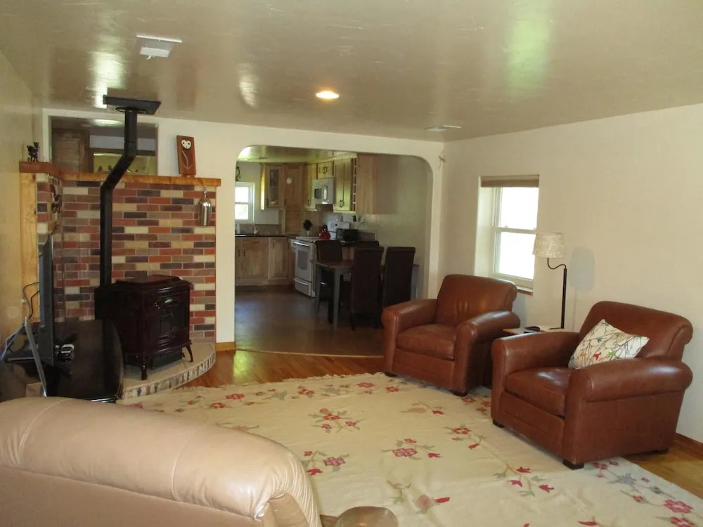 River Lover's 3 Bedroom Holiday Home By Pinon Vacation Rent.