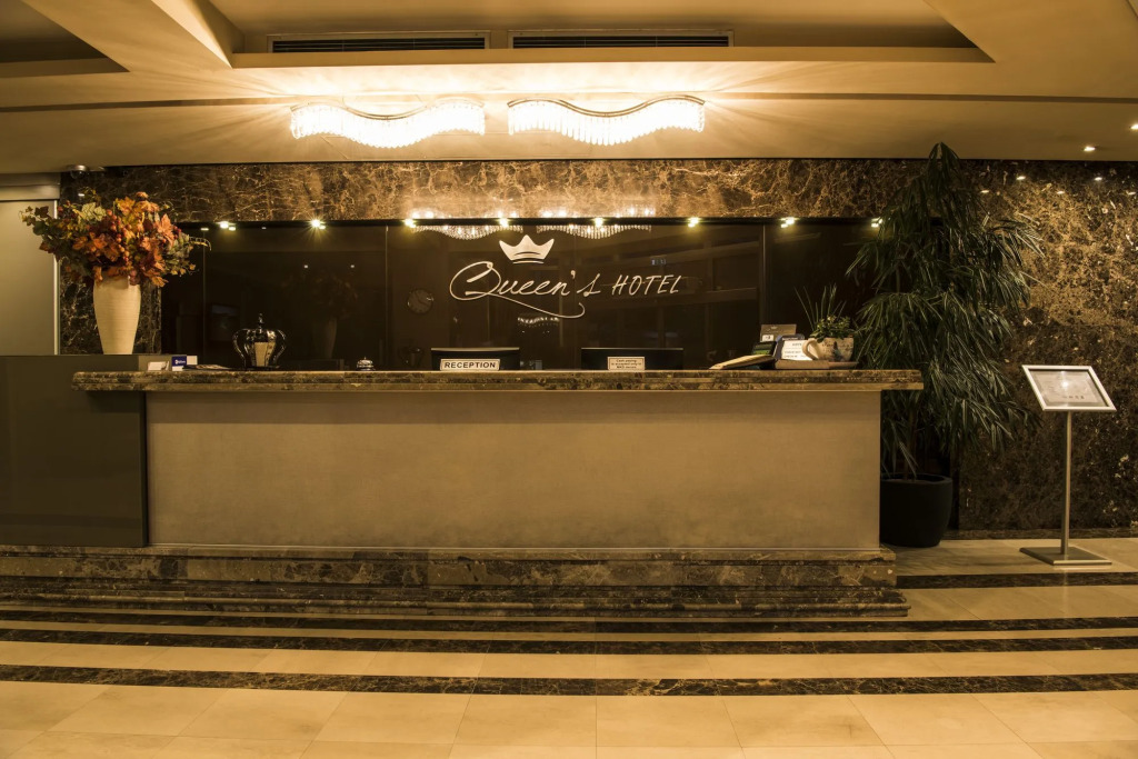 Queens Hotel - Zebra Centre