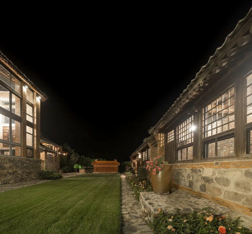 Sansa Village Boutique Hotel at Mutianyu Great Wall Adjoin to Mutianyu Great Wall - Room with the View of Great Wall - Chinese massage experience - Vehicle Shuttle Service - International Catering - SPA& Nail Beauty Facilities