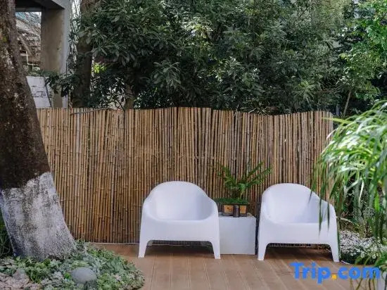 The better, under the green shade trees, forest garden full sea view holiday villa