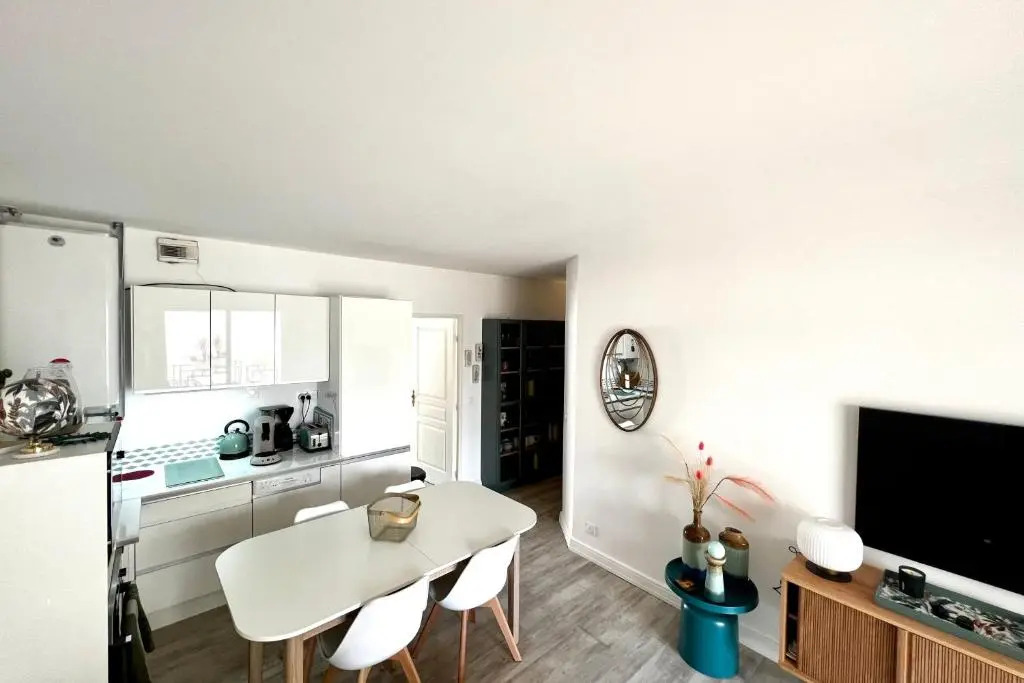 Bnb Renting 1 bb apt of 40m with superb terrace of 13m air conditioning