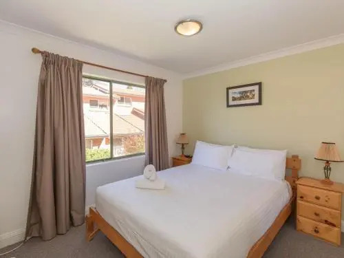 Cobb and Co 3 39 Cobbon Cres