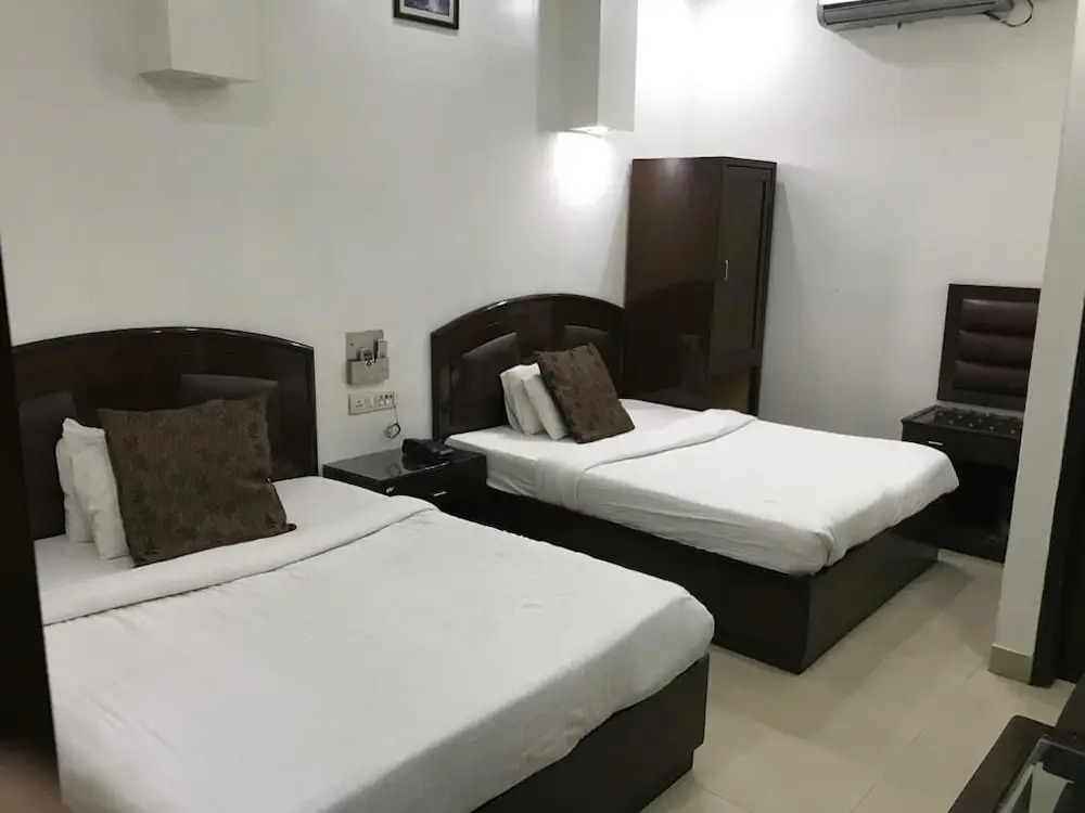 ADB Rooms Hotel Metro Plaza