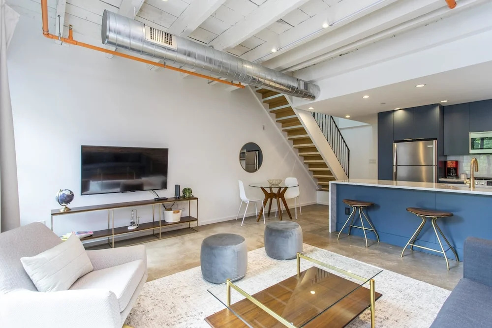 Inventors Loft 3 - Relax/play/explore- Center City