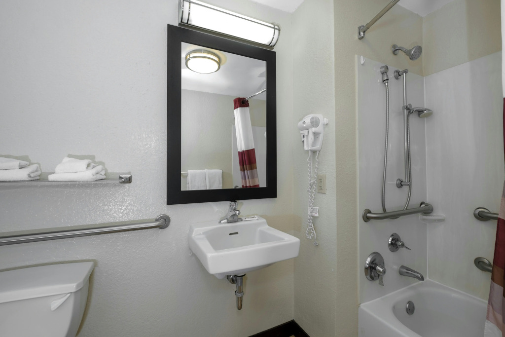 Red Roof Inn PLUS + Gainesville