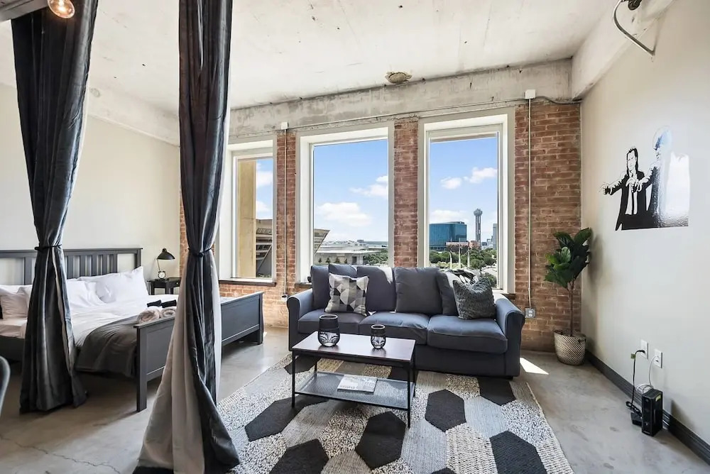 Downtown Dallas Gorgeous 3 BD, Pool & Gym