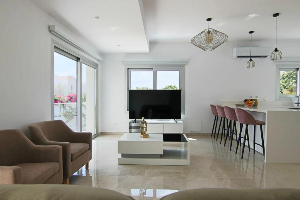 Phaedrus Living: Luxury Villa Ellison