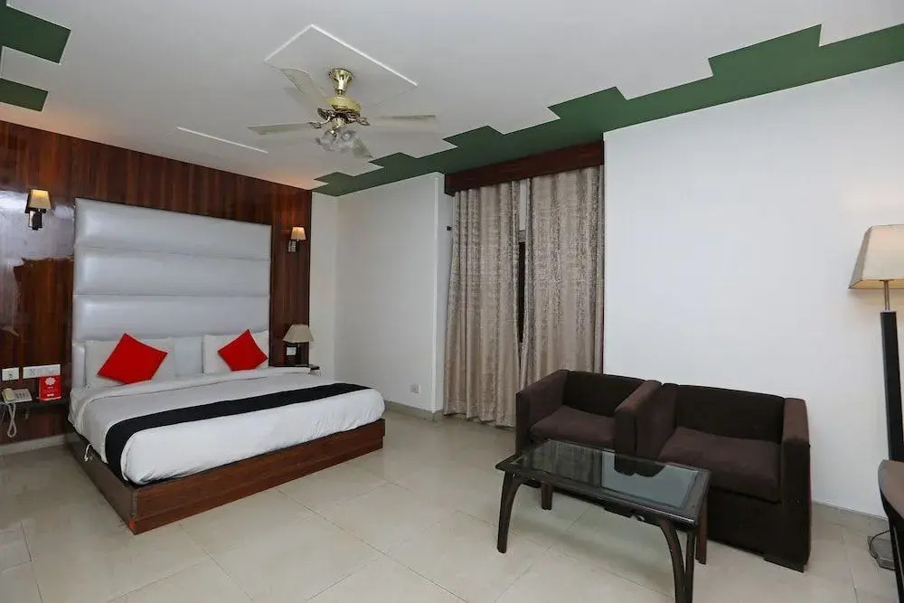 Hotel Impress By RMR Hotels