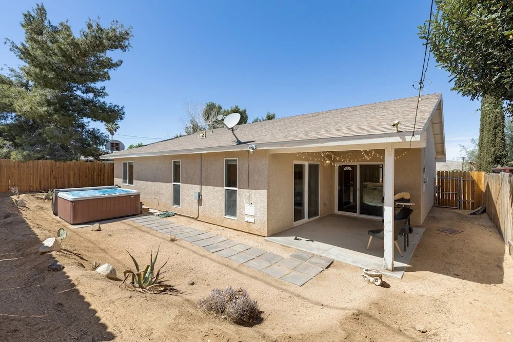 Colorful Cactus - Hot Tub, Bbq And Fire Pit! 4 Bedroom Home by RedAwning