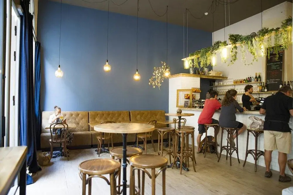 Georges Hostel & Café
