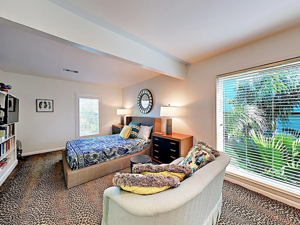 New Listing! the Palms - Canal On Double Lot 2 Bedroom Home